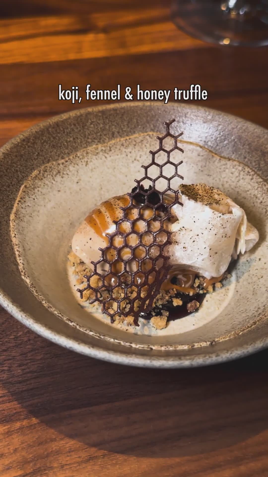 Slik ser et måltid ut på Norges nye tre Michelin-stjerne restaurant Re-naa i Stavanger – slik opplevde vi det