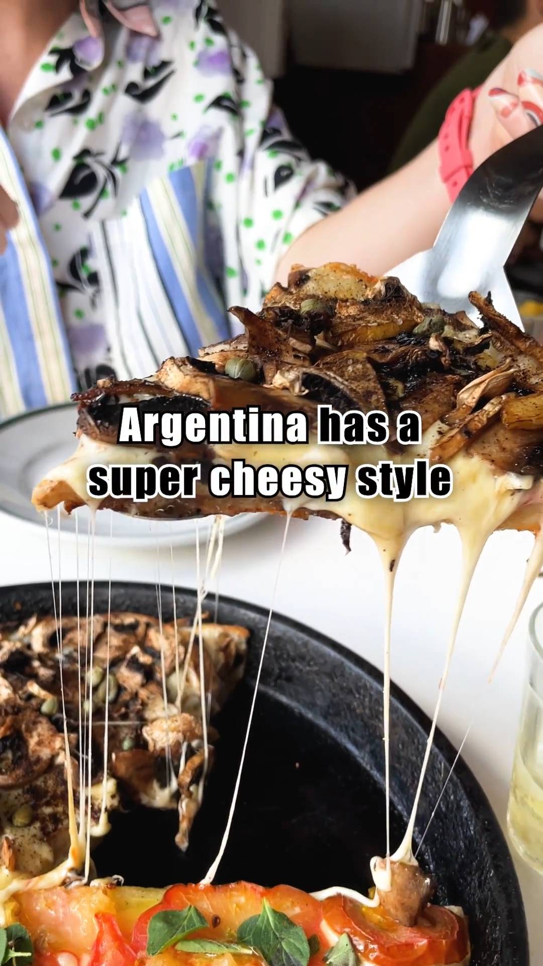 Den super ostete argentinske pizzaen på Bar Roma i Buenos Aires