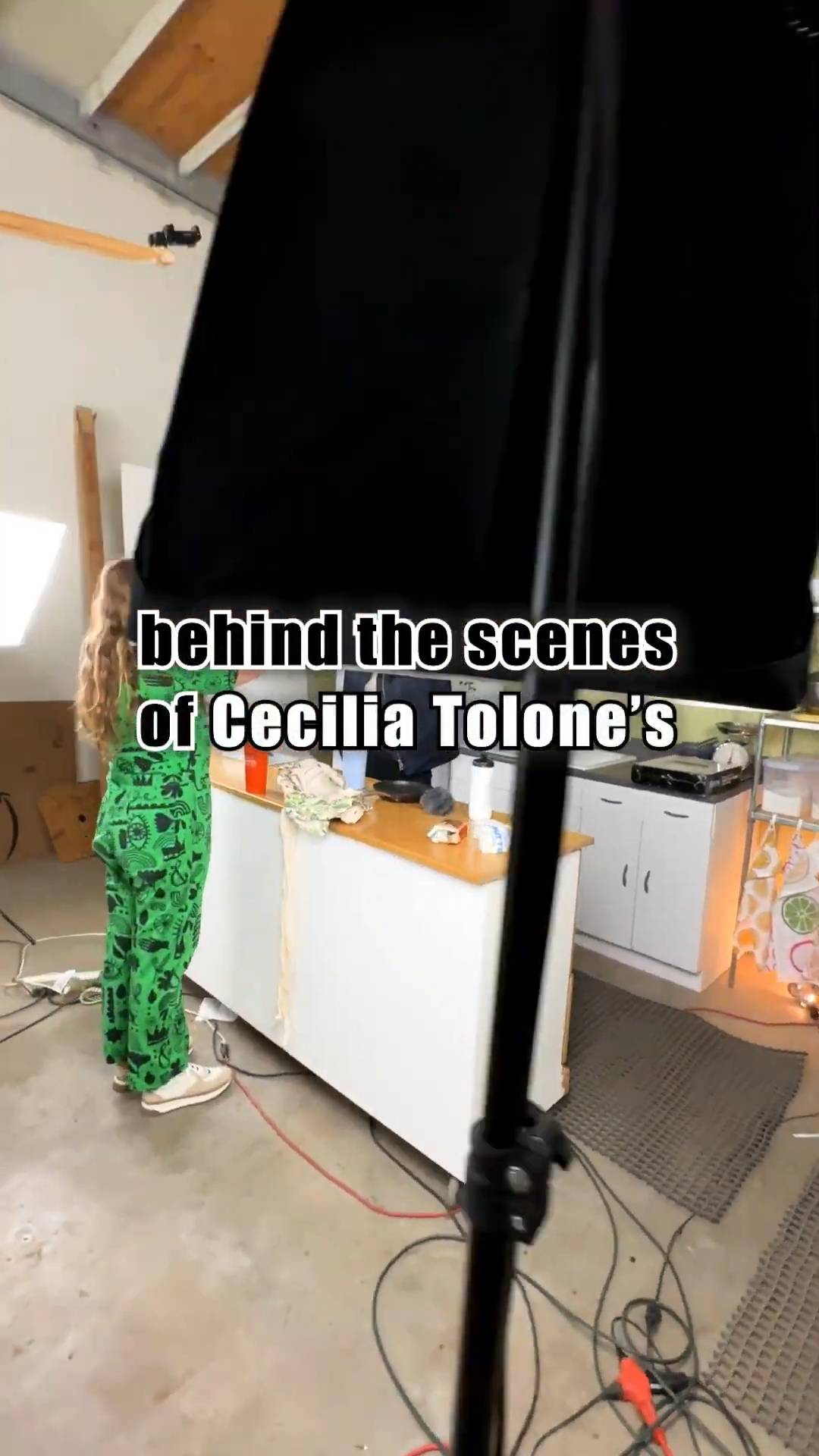 Bak kulissene på en YouTube-video | Kaitlin Orr lager amerikanske pannekaker med Cecilia Tolone